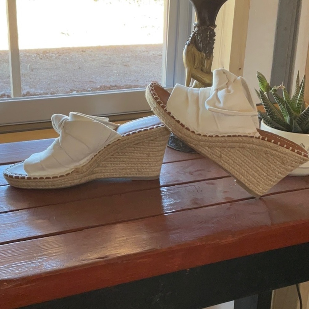 London Fog Women's White Espadrille Wedge Sandals. Size 11